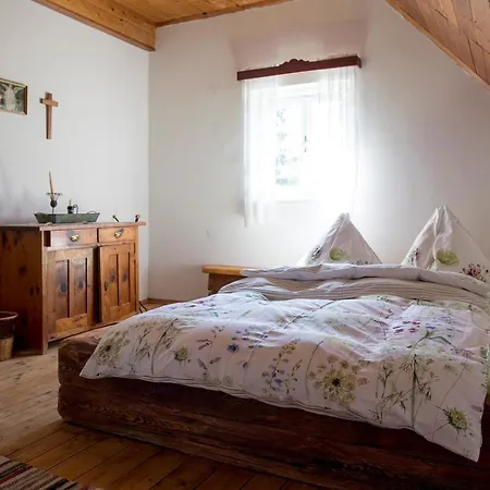 Roatmoaralm Almhuette *